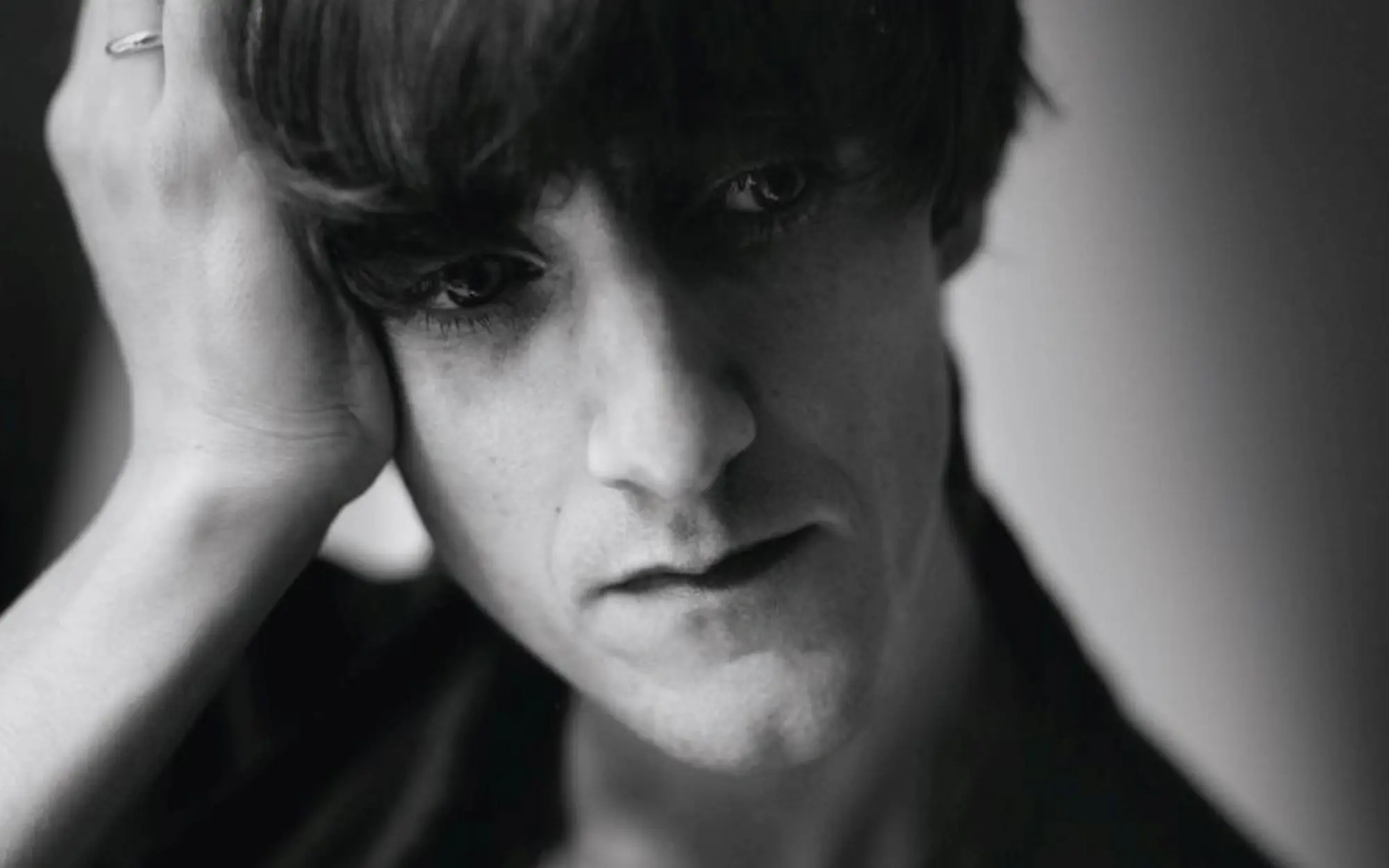 A black-and-white photo of The Durutti Column's Vini Reilly